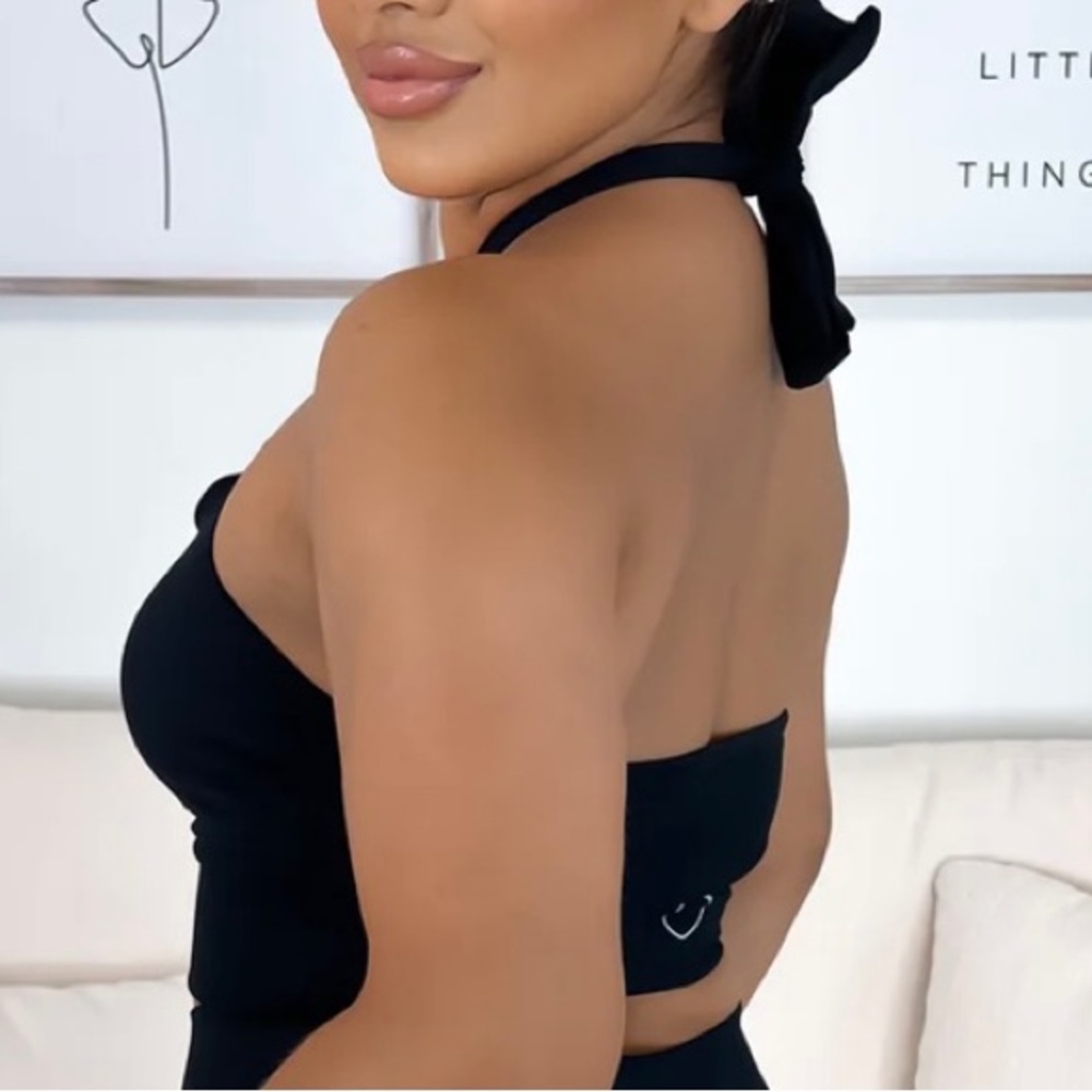 Peachy bunz sports bra brand new with removable padding